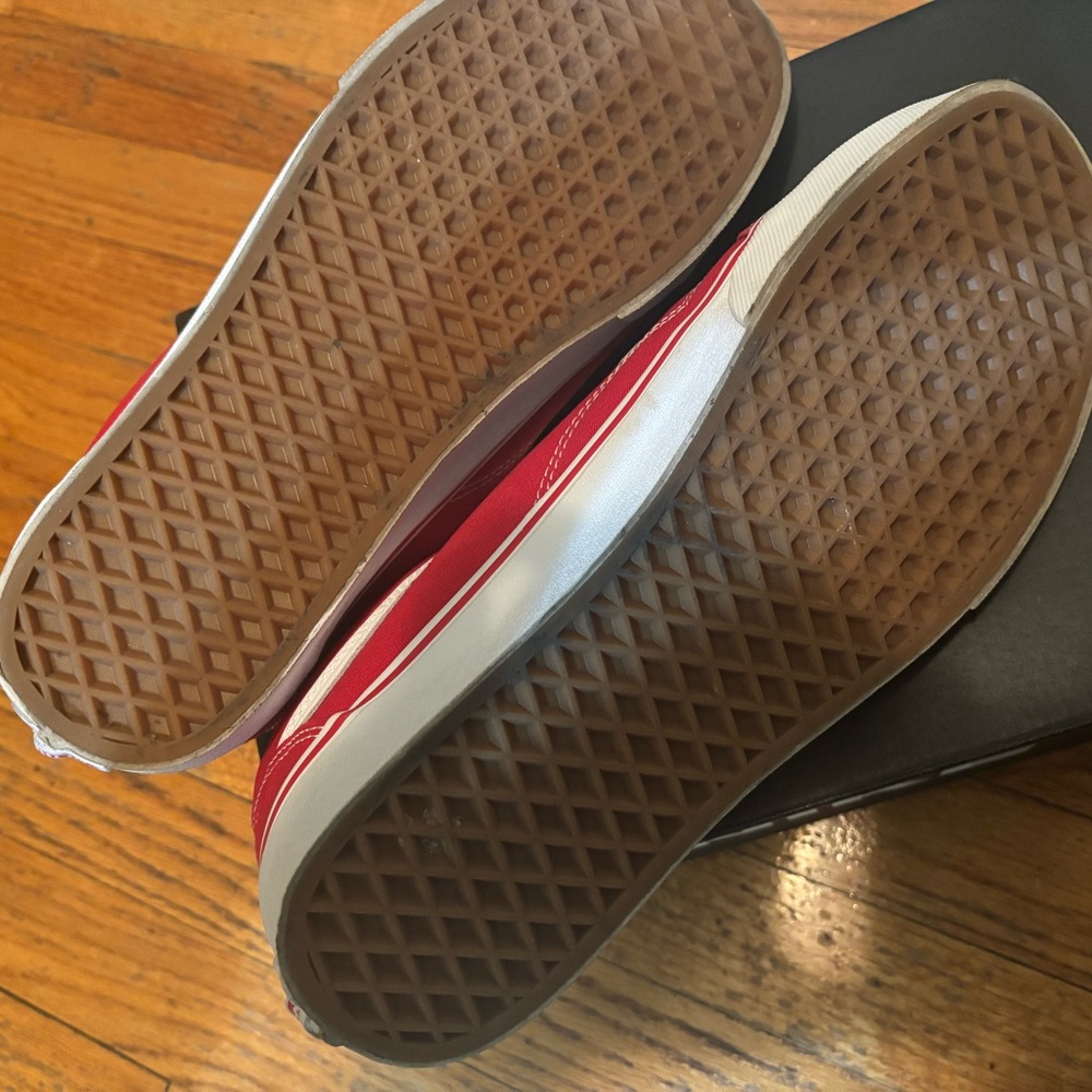 Vans - Picture 2 of 7